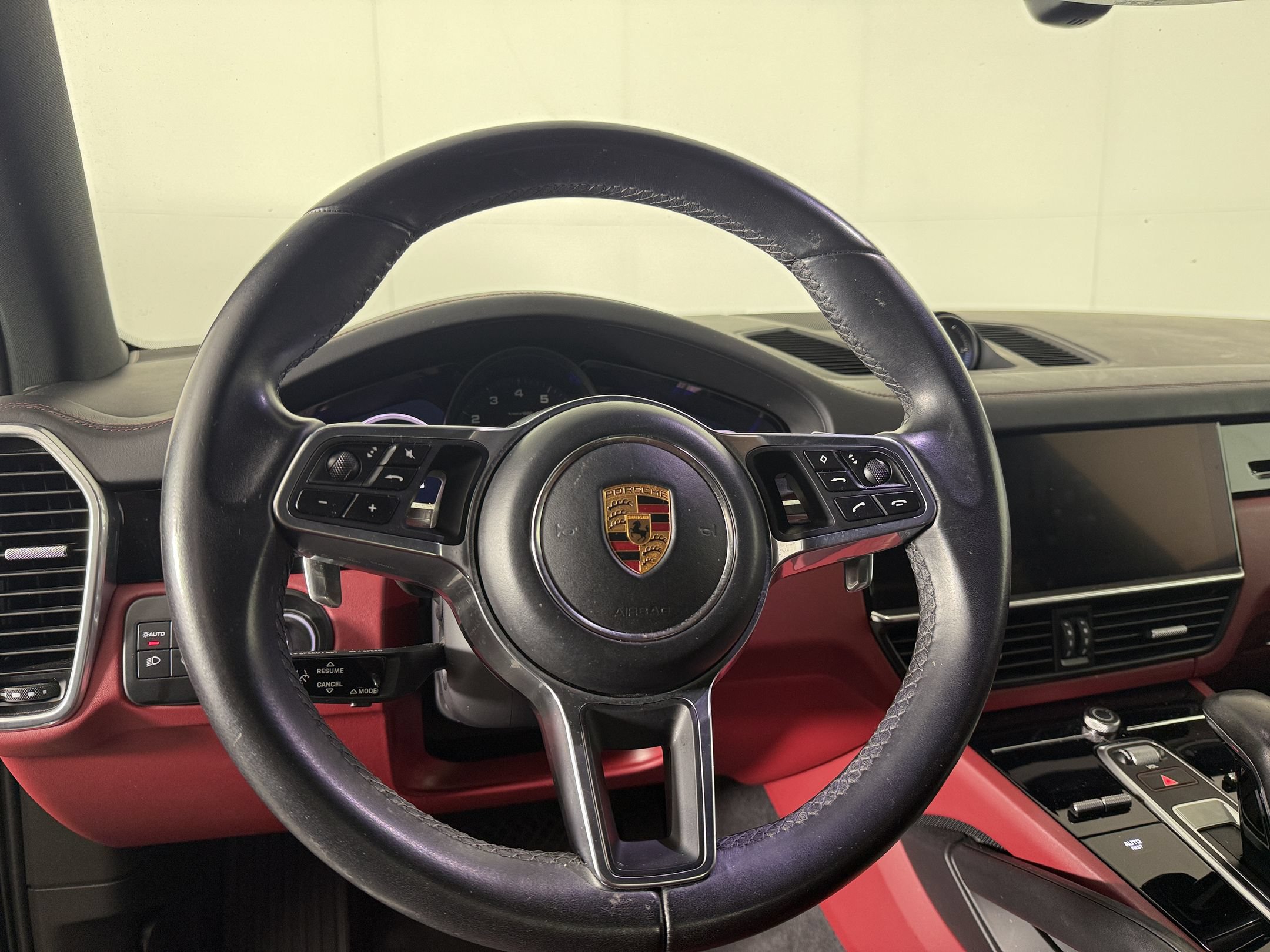 Used 2022 Porsche Cayenne AWD/4WD image 11