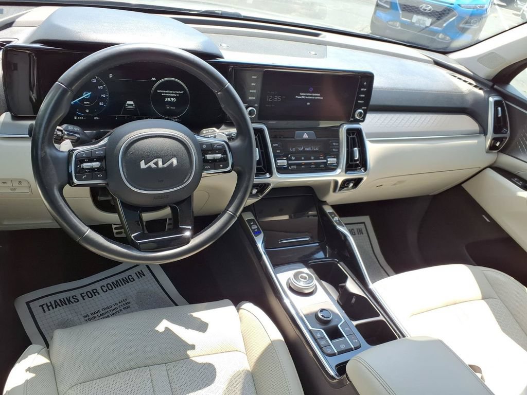 Used 2023 Kia Sorento SX Prestige w/ Panoramic Sunroof Package AWD/4WD image 5