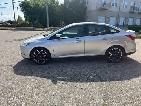 Used 2014 Ford Focus SE w/ Equipment Group 201A image 3