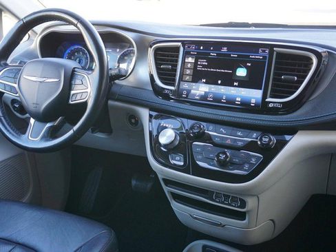 Used 2021 Chrysler Pacifica Touring-L image 34