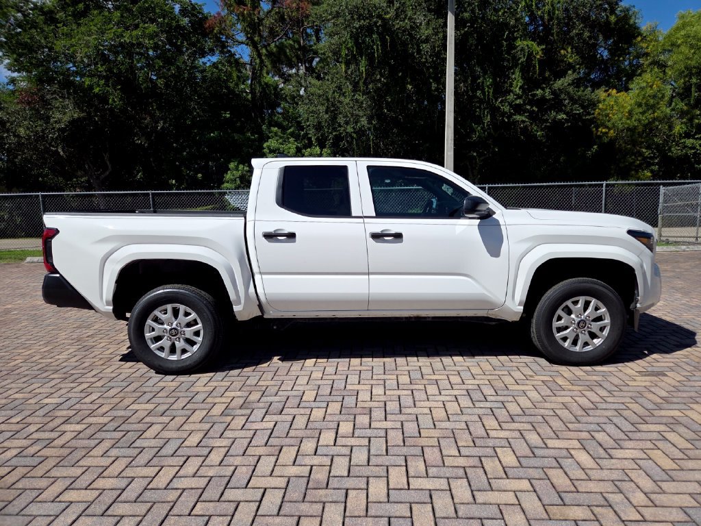 Certified 2024 Toyota Tacoma SR AWD/4WD image 12