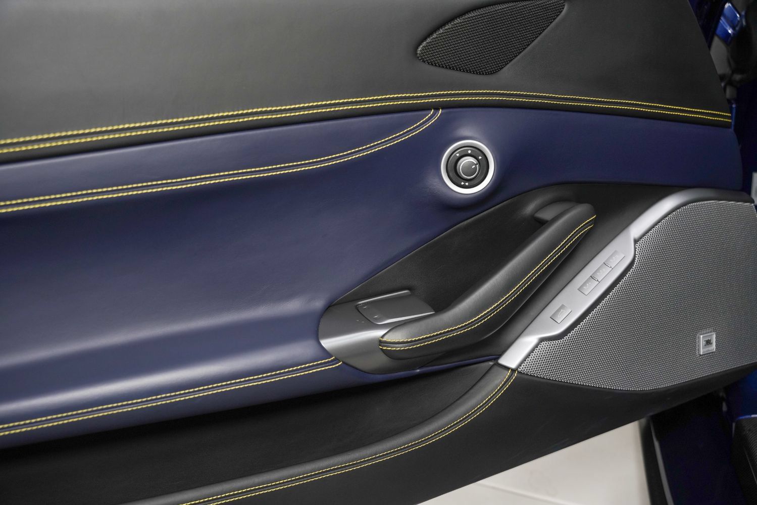Used 2019 Ferrari Portofino RWD image 41