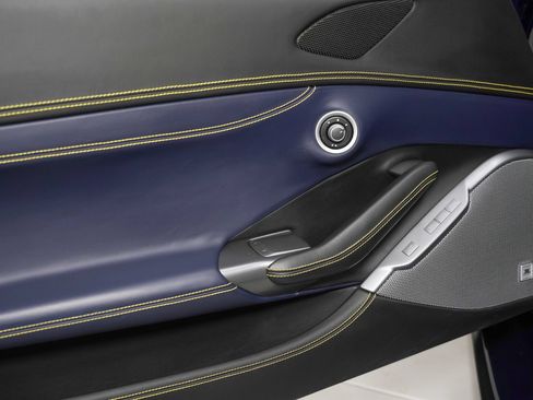 Used 2019 Ferrari Portofino RWD image 41