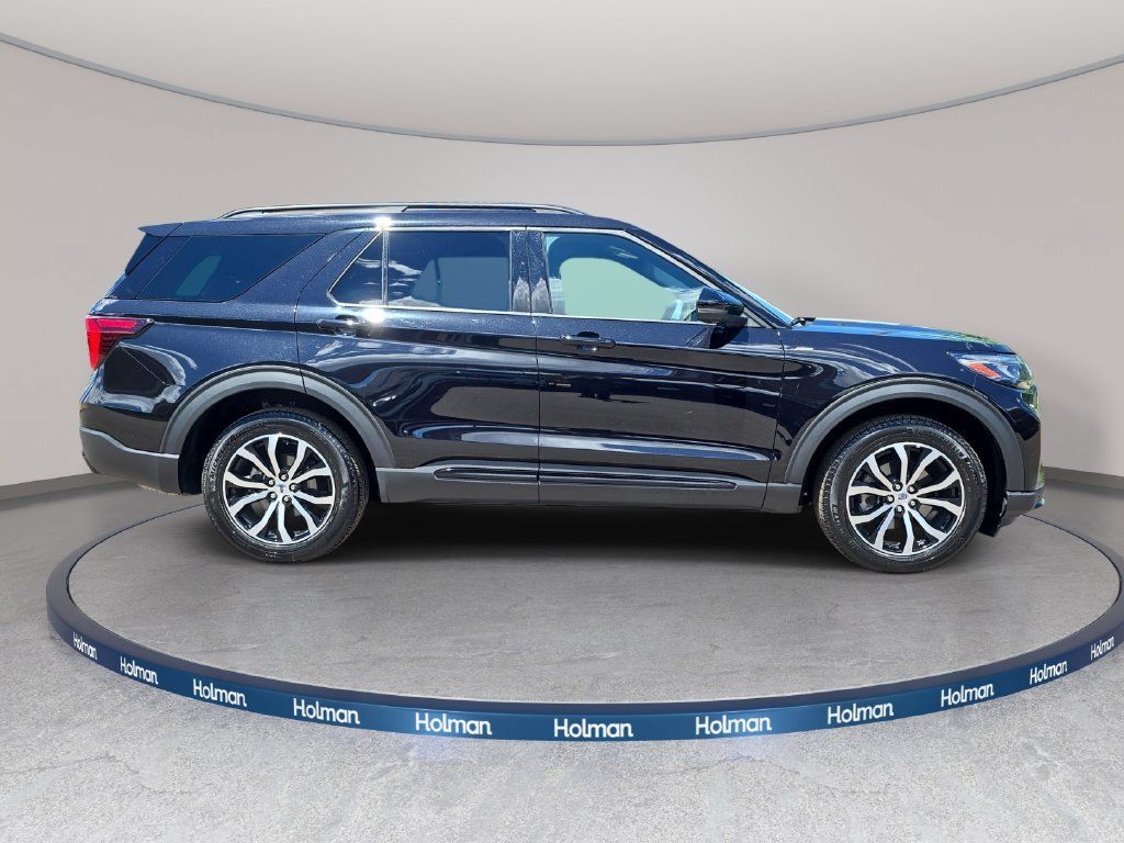 Used 2025 Ford Explorer ST-Line AWD/4WD image 5