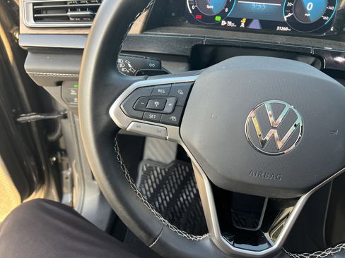 Certified 2024 Volkswagen Atlas SE w/ Panoramic Sunroof Package image 17