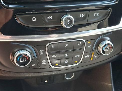 Used 2018 Chevrolet Traverse LT FWD image 15