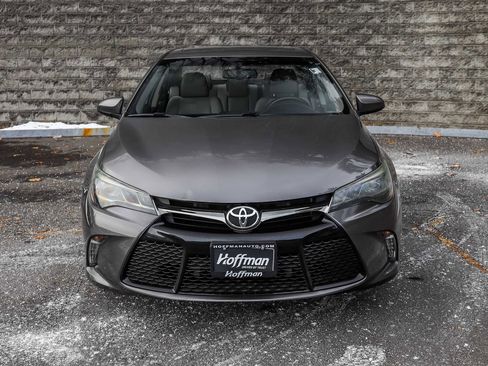 Used 2015 Toyota Camry XSE image 3