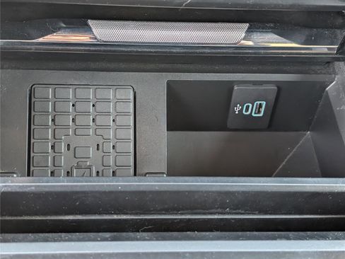 Used 2023 Ford F250 Lariat w/ Tremor Off-Road Package image 30