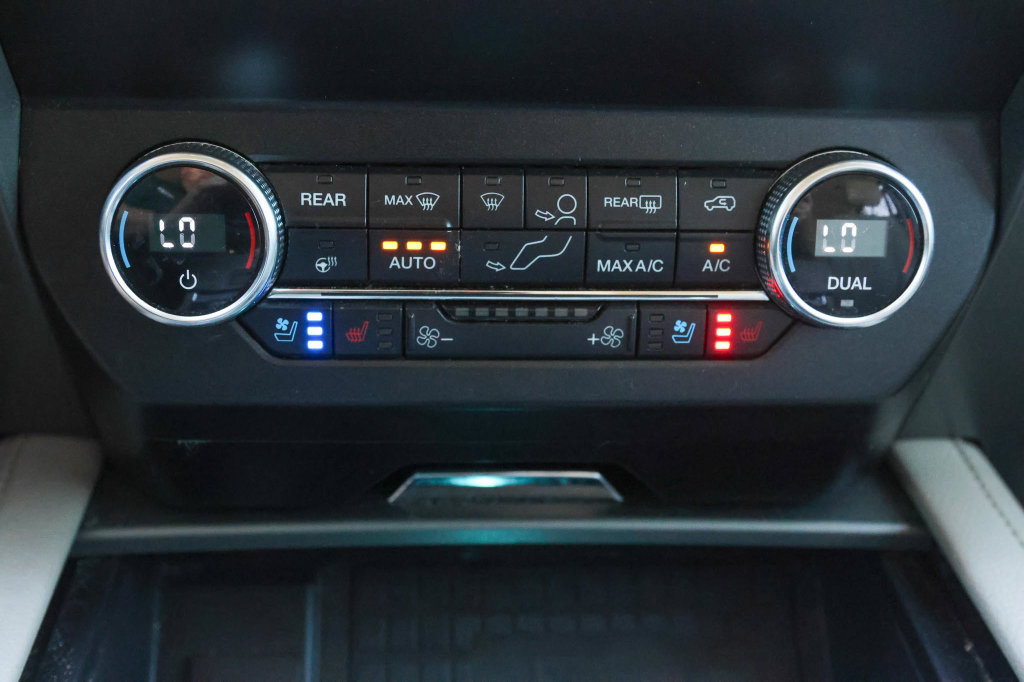 Used 2019 Ford Expedition Max XLT w/ Equipment Group 202A AWD/4WD image 24