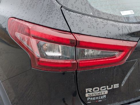 Used 2022 Nissan Rogue Sport SV w/ Technology Package image 10