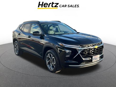 Used 2025 Chevrolet Trax LT w/ LT Convenience Package image 1