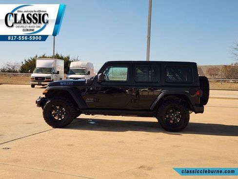 Used 2025 Jeep Wrangler Willys image 12