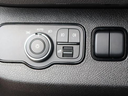 Used 2024 Mercedes-Benz Sprinter 2500 image 22