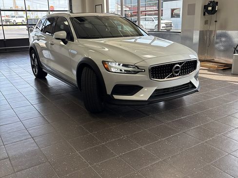 Used 2020 Volvo V60 T5 Cross Country AWD/4WD image 2