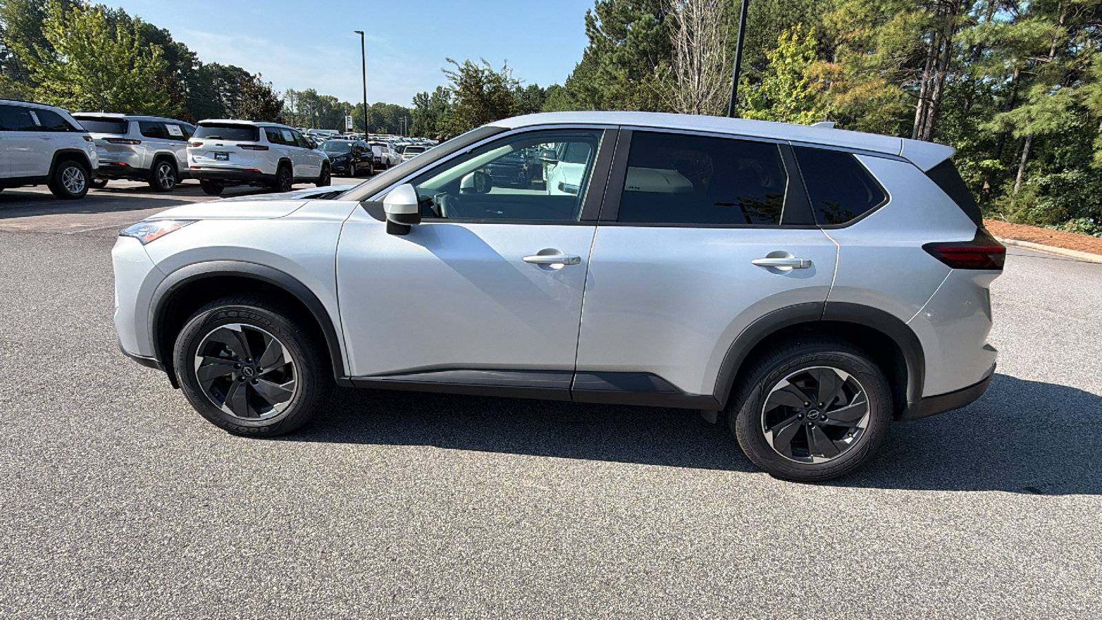 Used 2024 Nissan Rogue SV AWD/4WD image 11