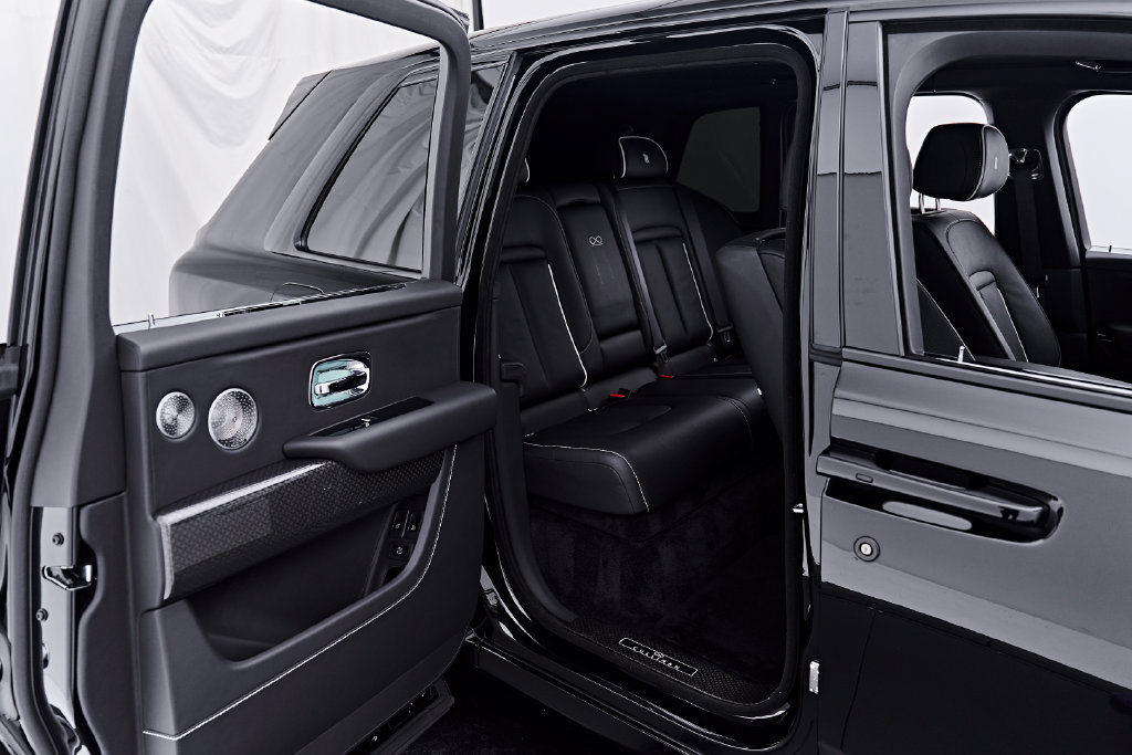 Used 2025 Rolls-Royce Cullinan Black Badge AWD/4WD image 35