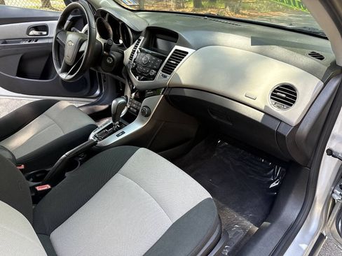 Used 2011 Chevrolet Cruze LS FWD image 19