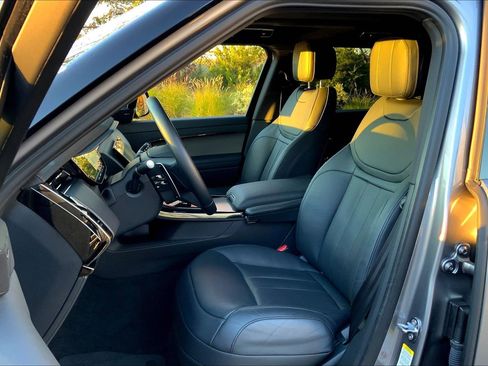 Used 2024 Land Rover Range Rover Sport SE image 7