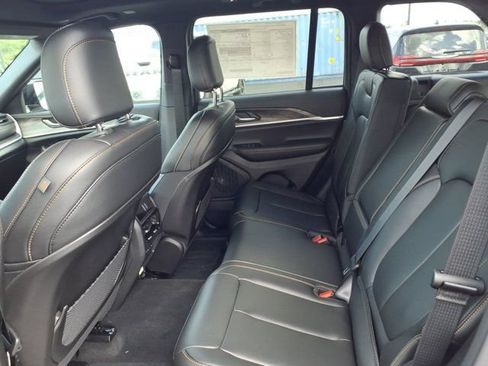 New 2026 Jeep Grand Cherokee Limited AWD/4WD image 13