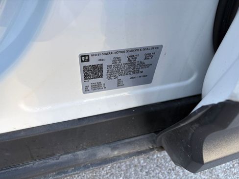 Used 2024 GMC Terrain SLT image 27