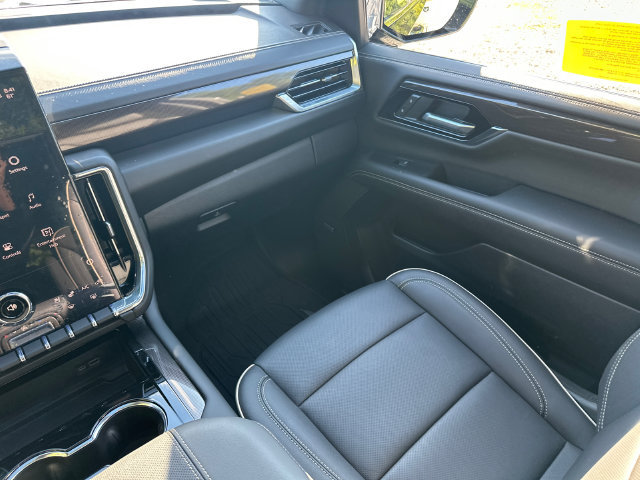Used 2025 GMC Yukon Elevation w/ Elevation Premium Package AWD/4WD image 24