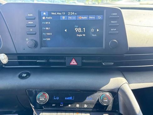 Used 2025 Hyundai Elantra Sport FWD image 31