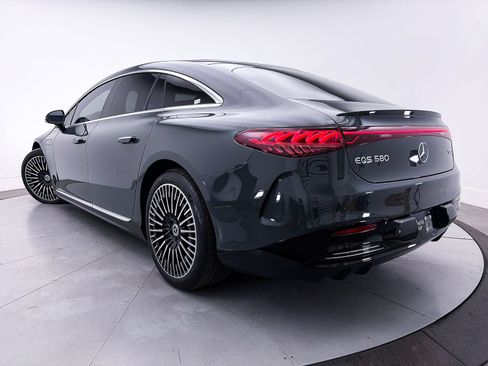 Used 2023 Mercedes-Benz EQS 580 4MATIC Sedan image 2