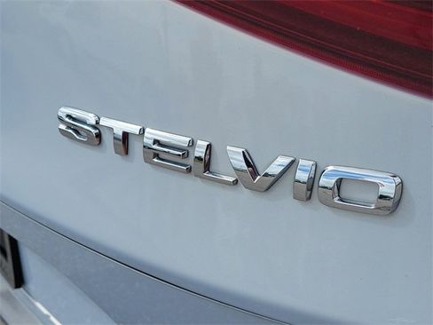 Used 2022 Alfa Romeo Stelvio Ti image 7