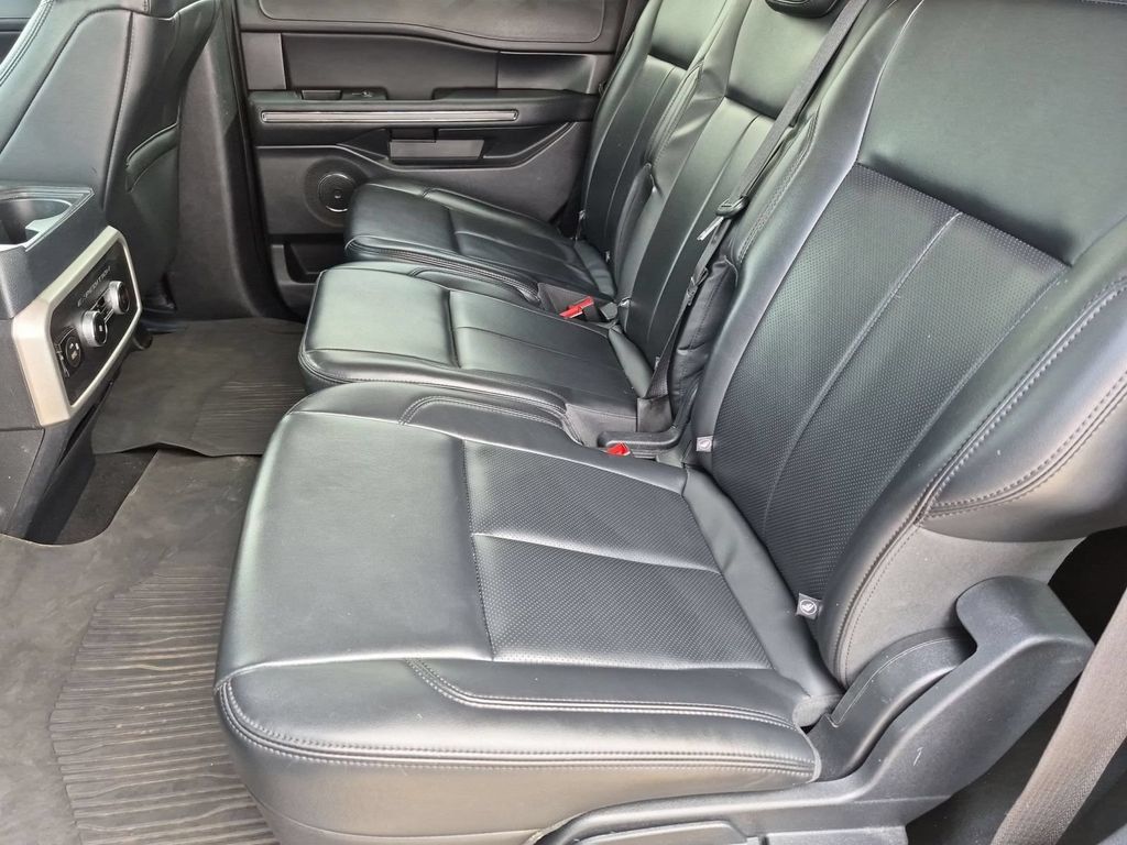 Used 2023 Ford Expedition XLT AWD/4WD image 25