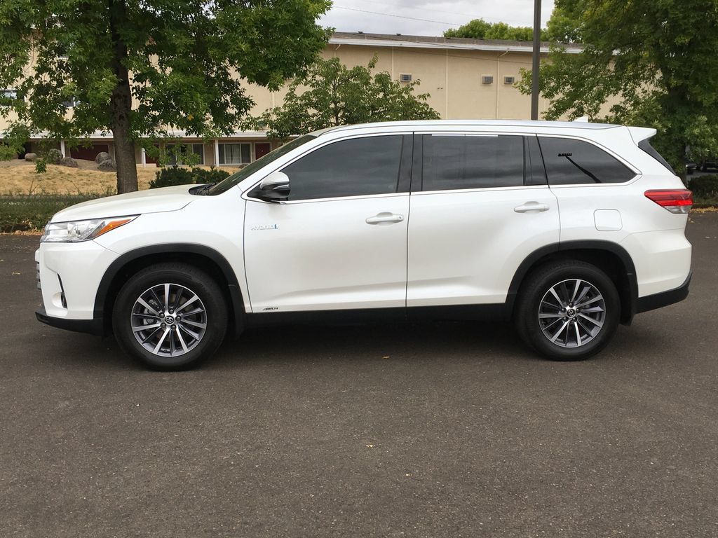 Used 2019 Toyota Highlander XLE AWD/4WD image 3