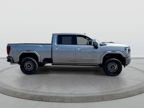 Used 2024 GMC Sierra 3500 Denali w/ Technology Package AWD/4WD image 9