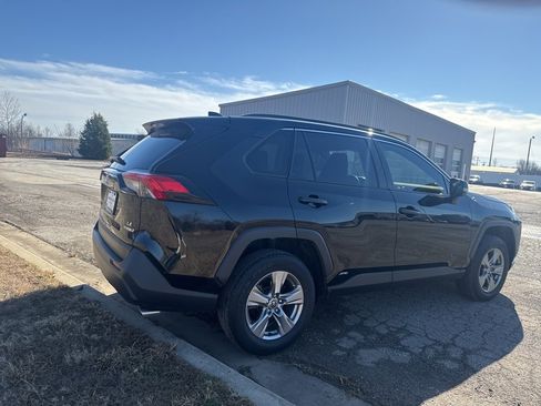 Used 2022 Toyota RAV4 LE image 6
