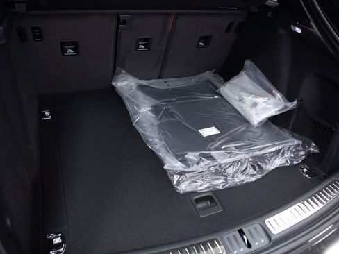 Certified 2026 Porsche Macan AWD/4WD image 38