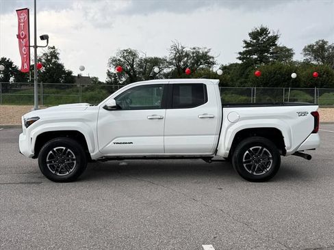 Certified 2024 Toyota Tacoma TRD Sport AWD/4WD image 7