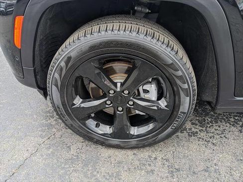 Used 2023 Jeep Grand Cherokee L Limited w/ Luxury Tech Group II image 8