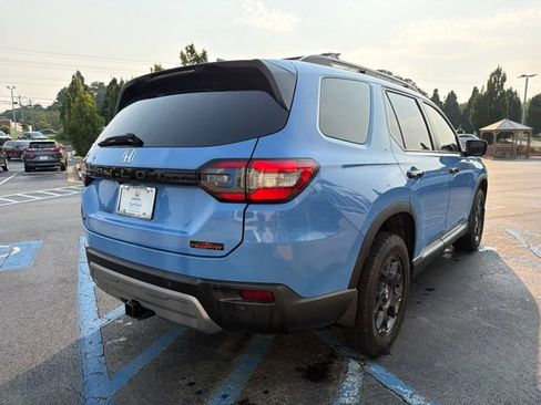 Certified 2025 Honda Pilot TrailSport image 5