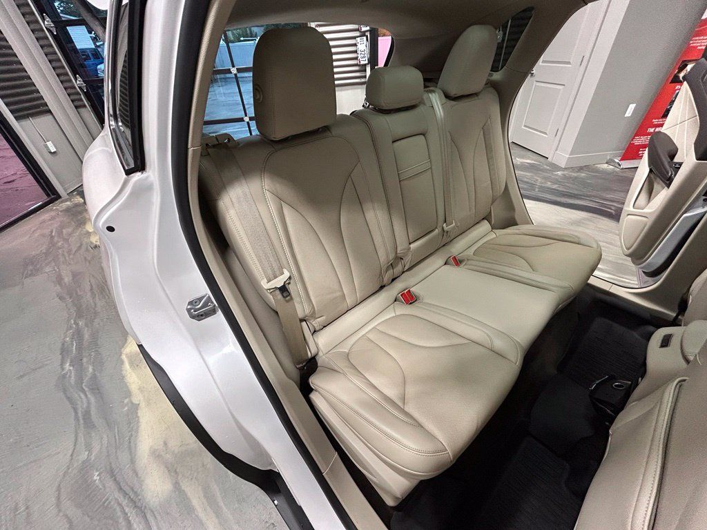 Used 2018 Lincoln MKC Reserve FWD image 5