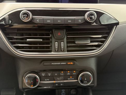 Used 2022 Ford Escape SE w/ SE Sport Appearance Package FWD image 24