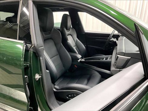 Used 2025 Porsche Macan 4 Electric AWD/4WD image 29