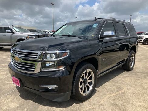 Used 2020 Chevrolet Tahoe Premier w/ Premier Plus Edition RWD image 3