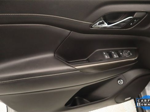 Used 2023 GMC Acadia SLT image 16