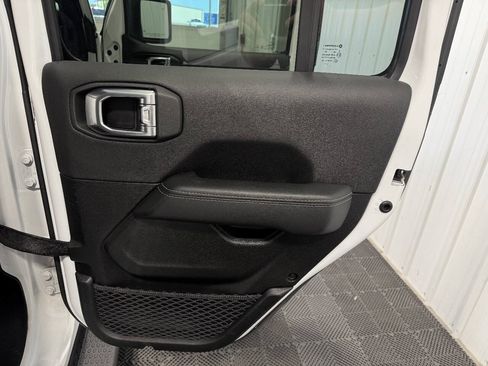 Used 2021 Jeep Wrangler Unlimited Sahara w/ Cold Weather Group AWD/4WD image 22