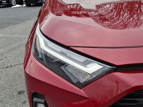 Used 2022 Toyota RAV4 XLE Premium image 13