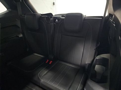 Used 2023 Volkswagen Tiguan SE R-Line FWD image 11