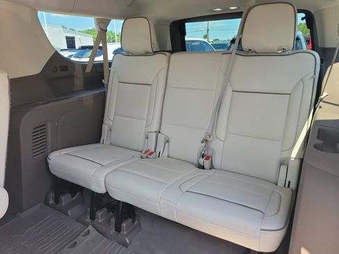 Used 2022 GMC Yukon XL Denali AWD/4WD image 14