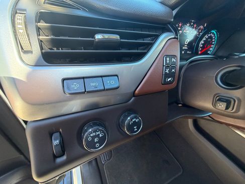 Used 2020 Chevrolet Suburban Premier image 13