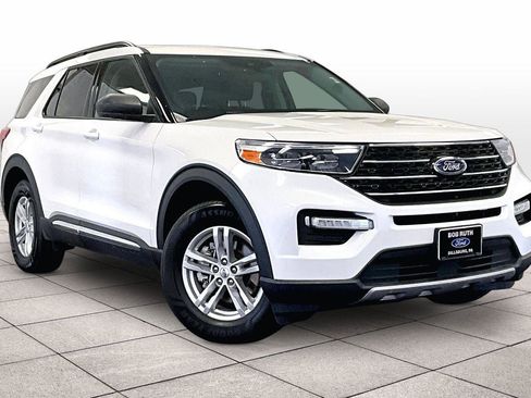 Used 2022 Ford Explorer XLT w/ Equipment Group 202A image 2