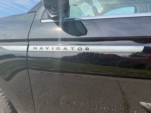 Used 2025 Lincoln Navigator Reserve AWD/4WD image 16
