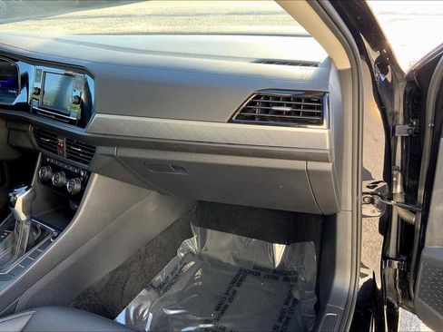 Used 2024 Volkswagen Jetta SE image 17