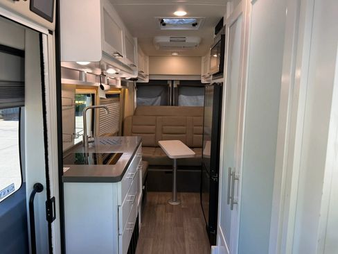 Used 2019 Ford Transit 350 XLT RWD image 12